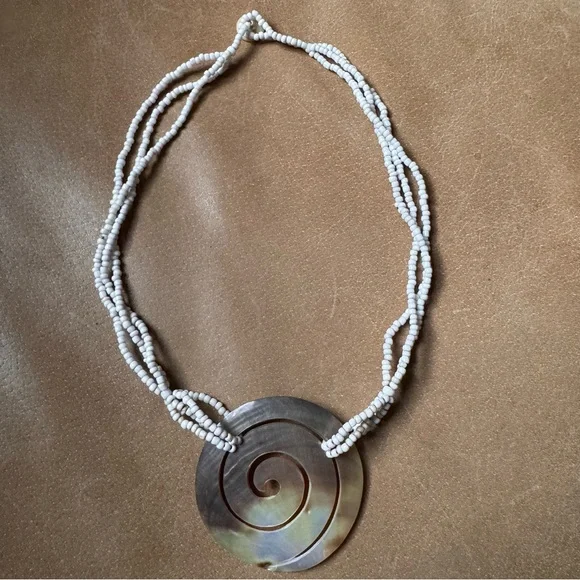 Vintage Iridescent Spiral Shell Pendant Necklace mother of pearl abalone beaded - Picture 5 of 8